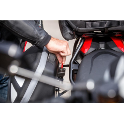 Hypermotard 950 à partir de 2019 ✓ Supports de sacoches type C-Bow Hepco-Becker